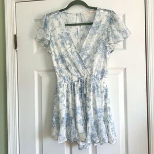 Francesca's Mi Ami Light Blue and White Floral Romper, Size XS